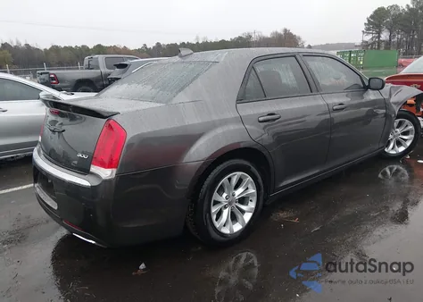 2015 Chrysler 300 Limited z USA, uszkodzony, nr VIN 2C3CCAAG2FH801902